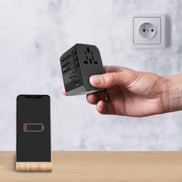 Powerology Universal Multi-Port Travel Adapter Pd 45W (1 TYPE-C with 3X USB-A Ports)